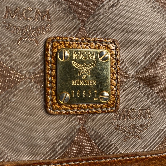 AUTHENTIC MCM TRI-FOLD WALLET - Picture 8 of 10